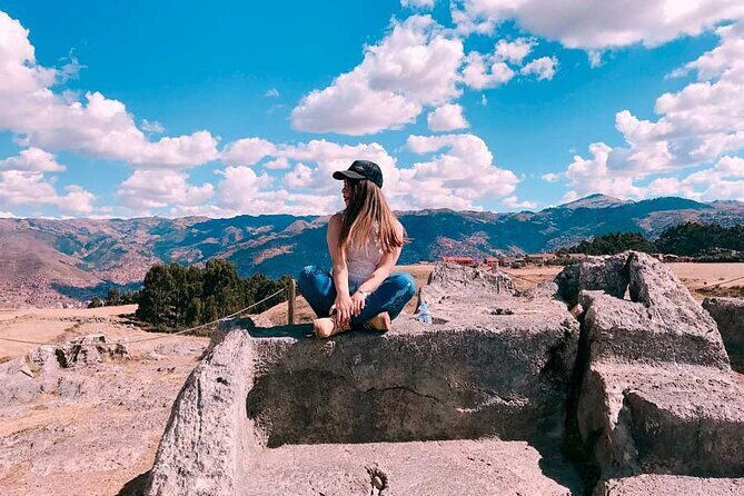 Half-Day Acclimatization Hike with Llamas and Alpacas in Cusco - Templo de la Luna: moon carvings and imperial-era ritual space