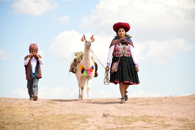 Hike with Llamas and Alpacas in the Sacred Valley from Cusco - Lunch picnic in the Sacred Valley: why the food is a big deal
