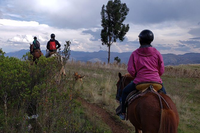Horseback Riding thru the Mountains of Cusco - Vieja Estancia Ranch: where the riding day starts