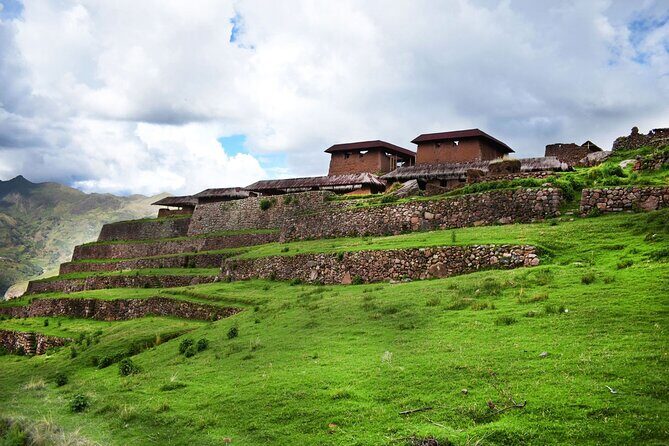 Huchuy Qosqo Trek to Sacred Valley & Machu Picchu in 3Days - Day 2: sacred viewpoints, Parwa lunch, Guinea Pig House, and the Ollantaytambo-to-Aguas Calientes train