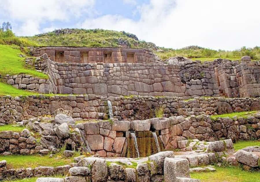 In Cusco: Saqsaywaman, Qenqo, Pukapukara, Tambomachay. - Meeting at Machu Picchu Jungle Trek and getting to the first stop on time