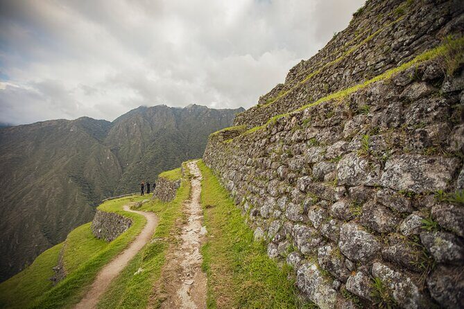 Inca Trail 2 days to Machu Picchu - Day 1 Trek: Chachabamba to Wiñaywayna (The Work Before the Payoff)