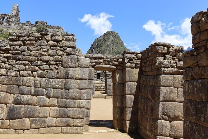 Inca trail 4 days to Machu Picchu - Guides, chefs, and porters: where comfort shows up on a hard hike
