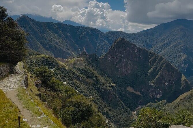 Inca Trail and Machu Pichu 2 days and 1 Night - Day 1: Inca Trail from Km 104 to Wiñay Wayna and the Sun Gate reveal