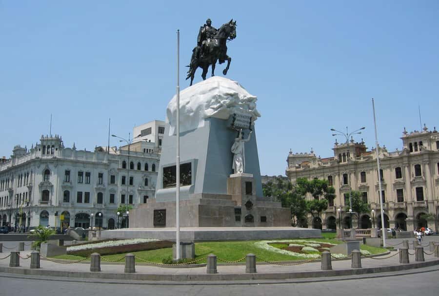 Lima: 7-Day Inca Tour with Flights and Machu Picchu - Day 1 in Lima: Plaza Mayor and Huaca Pucllana without wasting time