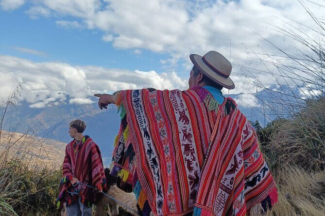 Llama & Alpaca Experience (Cusco Region): ANDEAN COLORS - Textiles at Andean Colors: Hilda’s teaching and the coloring secrets