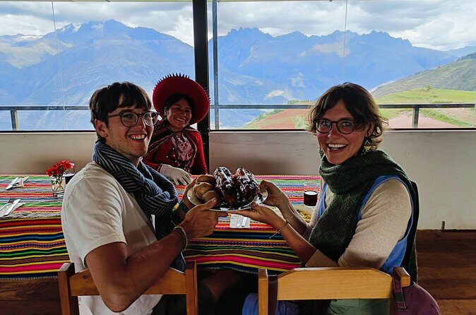 Lunch, Llamas & Textiles Experience (Cusco Region): ANDEAN COLORS - Textile Demonstration with Peruvian Artisans: How the Craft Actually Works