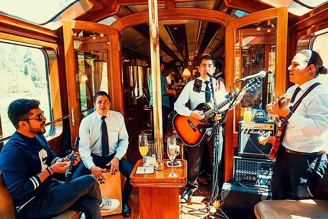 Machu Picchu 1-Day Luxury Tour | Hiram Bingham Train - The 9:05 departure: what to expect on the luxury train to Aguas Calientes