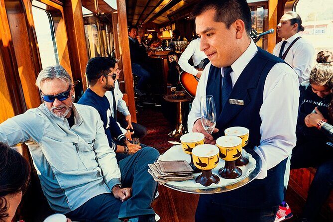 Machu Picchu 1-Day Luxury Tour | Hiram Bingham Train - The 16:30 bus back and the 17:00 train: beating the day’s final rush