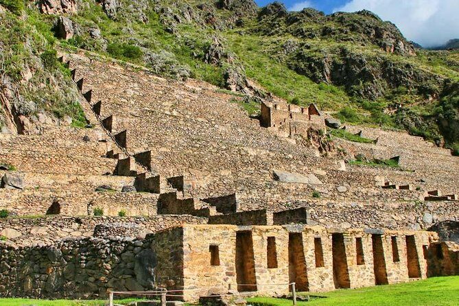 Machu Picchu and Sacred Valley - 2 days guided tour from Cusco - The train to Aguas Calientes: the scenic buffer you’ll be glad you have