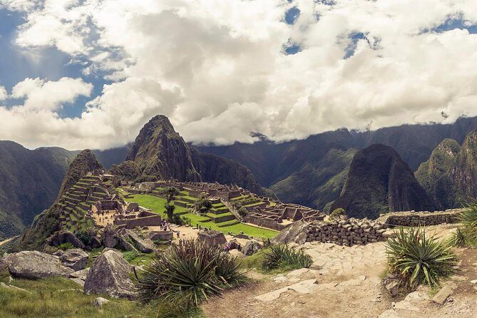 Machu Picchu by Bus with Overnight - Day 1: Cusco pickup, Cathedral start, and the Sacred Valley drive