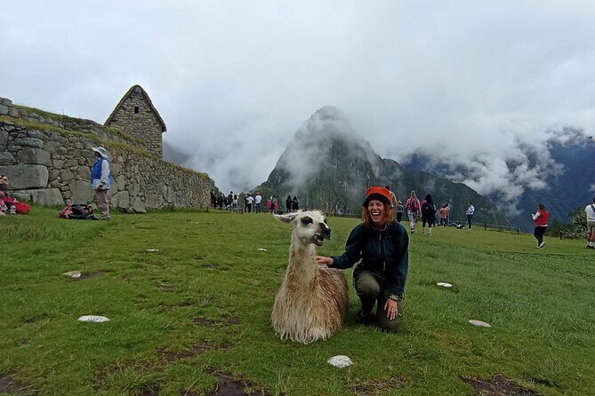 Machu Picchu Day Trip From Cusco By Panoramic Vistadome Train - Stop One: Aguas Calientes for Breakfast, Then the Lift to Machu Picchu