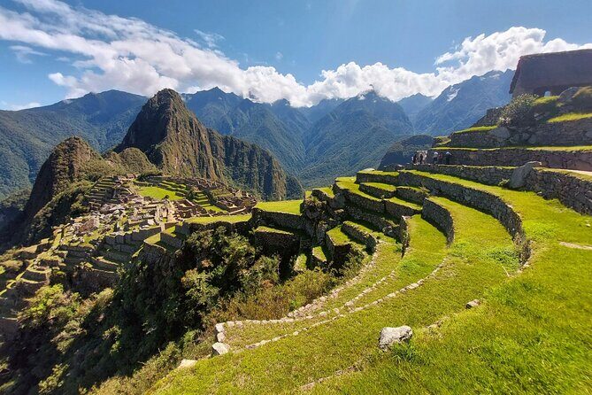 Machu Picchu Full Day Cultural Adventure from Cusco - Scenic train to Aguas Calientes: a moving break before the main show