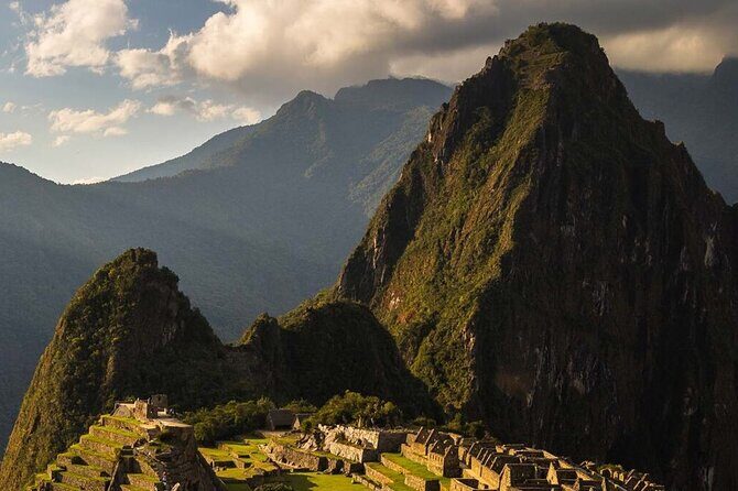 Machu Picchu Full-Day Tour from Cusco with Train, Bus, Tour Guide - Ollantaytambo Train: A Long Ride With the Right View Timing
