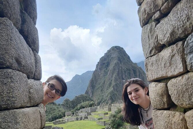 Machu Picchu Full Day with box Lunch - Private Tour - Ollantaytambo to Aguas Calientes: the train ride you’ll remember