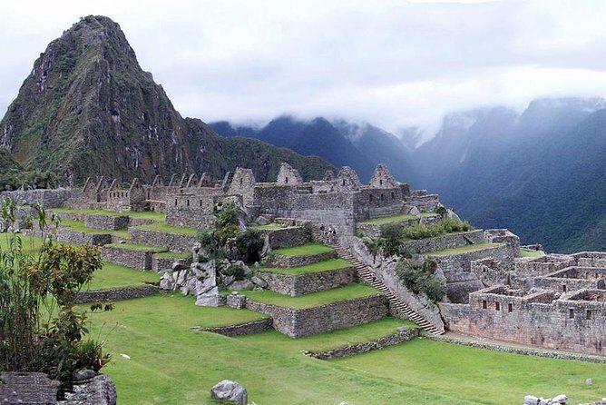 Machupicchu by train - 2 days- 1 night - English guide and small-group feel: what the best guides do