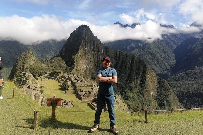 Machupicchu in 01 Day - Spectacular - Ollantaytambo Train to Machu Picchu Area: Sit Back and Watch the Route