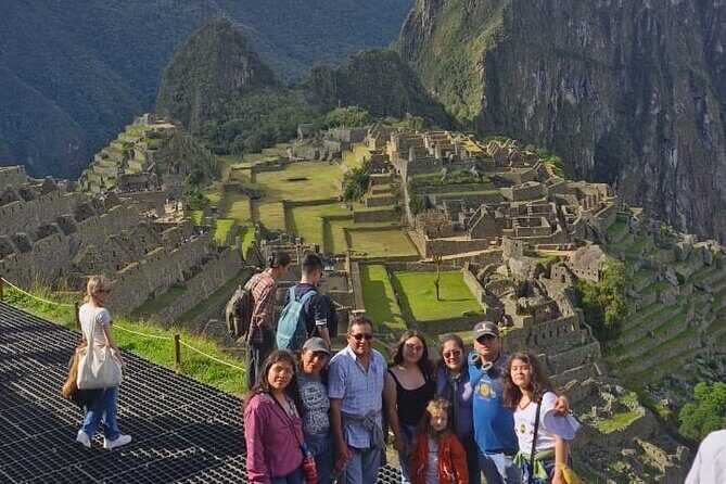 Machupicchu in 01 Day - Spectacular - Lunch, a Midday Warm-Up, and Getting Back on Track