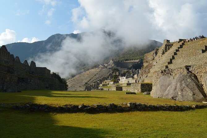 Machupicchu Tour by train I Full-Day Trip - Huayna Picchu as an add-on: how it changes your day