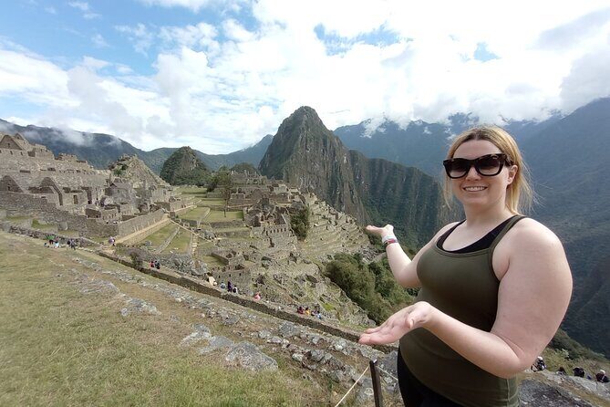 One-day visit to Machu Picchu by luxurious Vistadome train. - After the ruins: Aguas Calientes, lunch time, and the return train