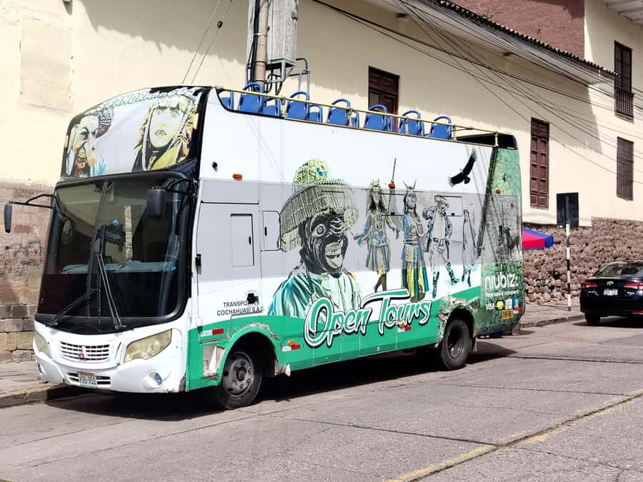 Open-top bus in the city of Cusco, 3-hour tour with panoramic views - An open-top panoramic bus that keeps your energy (and photos) in check