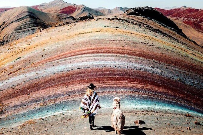 Palccoyo Rainbow Mountain – Exclusive Private Tour, Easier Hike - Cuatro Lagunas: birds, still water, and photo time