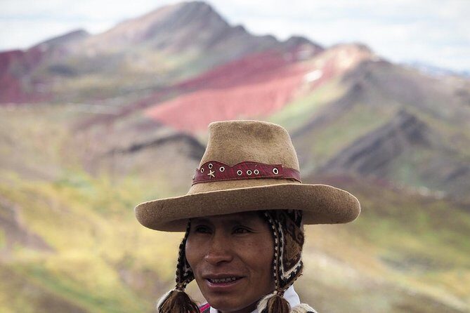 Palccoyo Rainbow Mountain tour in a group - Combapata stop: alpacas, llamas, and a quick colonial break