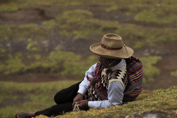 Palccoyo Rainbow Mountain tour in a group - Checacupe colonial bridge and lunch that tastes local