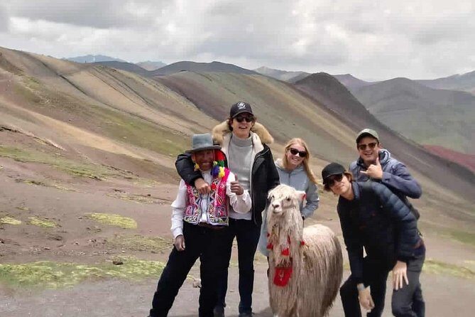 Palcoyo Mountain Tour in 1 Day - Stop 1: Palccoyo Rainbow Mountain (Your First Big View)