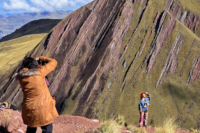 Pallay Punchu Private Tour from Cusco Daily Departures - Stop 1 in Sicuani: Water, Cookies, and a Real Lunch Break
