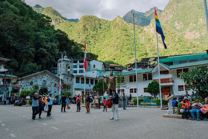 Private guide tour at Machu Piccchu - Stop 1: Aguas Calientes meet-up that starts your day smoothly