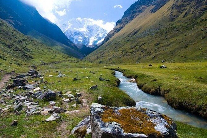 Private Salkantay Trek 5 Days – Hike to Machu Picchu - Day 3 to the Beach camp: Lluscamayu lunch and tropical contrast