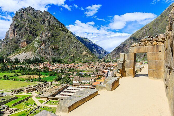 Private Tour 2 Days 1 Night Sacred Valley and Machupicchu by Train - Machu Picchu day: early pickup, bus ride, and a guided visit