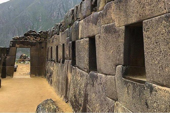 Private Tour to Sacred Valley Full Day from Cusco - The Pisac market stop: crafts at the base of the mountain