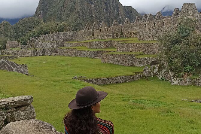 Private Tourist Guide in Machupicchu (From Aguas Calientes). - Bus and entry tickets: the one cost to budget for