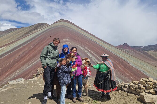 Rainbow Mountain Full Day Tour from Cusco with Lunch - Guide and group size: what it feels like in practice