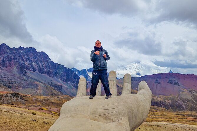 Rainbow Mountain Full Day Tour from Cusco with Lunch - Hike to Vinicunca: the 4 km trail that earns the view