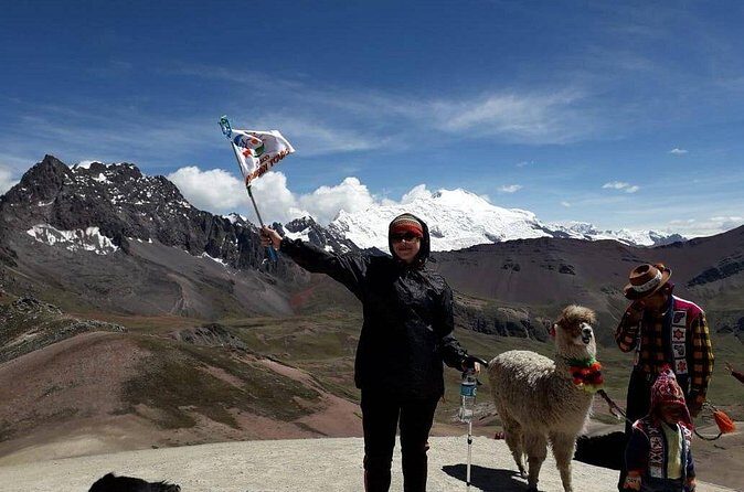 Rainbow Mountain FullDay Hike Colorful Andes Adventure from Cusco - Your local guide: geology, culture, and the meaning behind Vinicunca