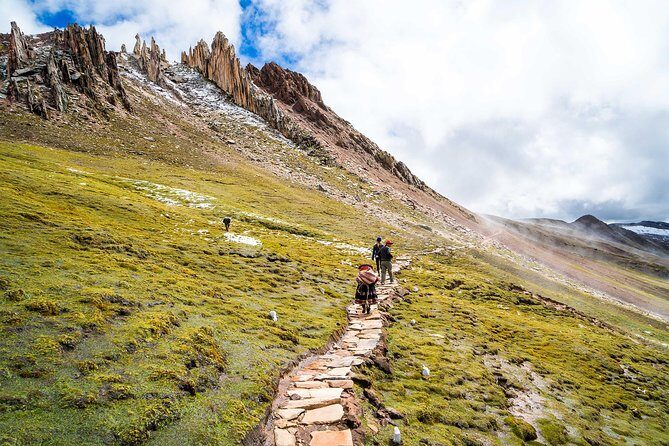 Rainbow Mountain Tour Easy Option full Day - Palccoyo - Palccoyo trailhead snack: “easy option” still means altitude