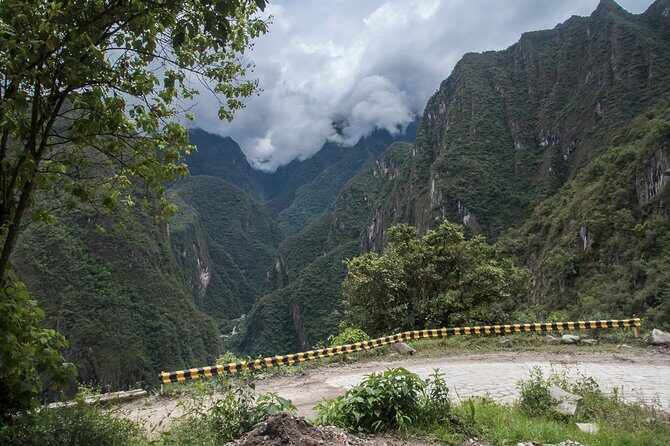 Round-Trip Official Bus Ticket to Machu Picchu - Riding Up: What the 30 Minutes Feels Like
