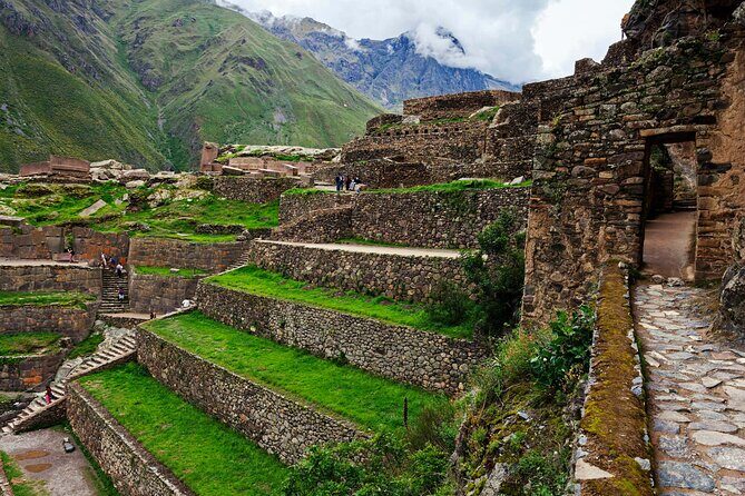 Sacred Valley and Machu Picchu 2 Day Tour with Accommodation - Machu Picchu day: bus up, guided citadel route, and why 2.5 hours matters