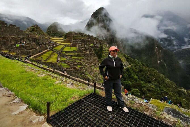 Sacred Valley and Machu Picchu Tour 2 Days and 1 Night - Value at about $420: what you’re really buying