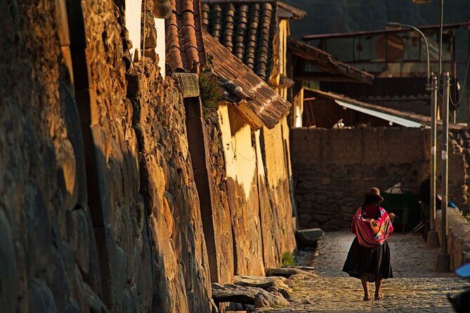 Sacred Valley: From Ollantaytambo & Urubamba - Private Tour - Stop 6: Chinchero weaving center—alpacas, llamas, and natural materials