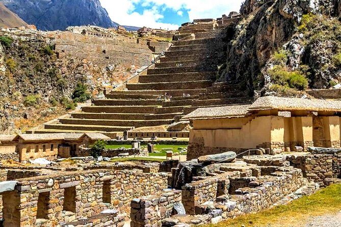 Sacred Valley of the Incas - Group Service - Chinchero: where archaeology blends into everyday tradition