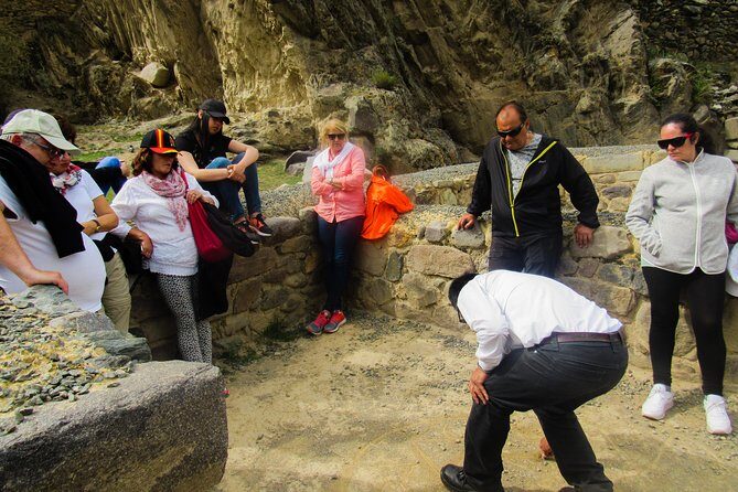 Sacred Valley of the Incas Guided Tour with Buffet Lunch - Urubamba lunch: a buffet break with vegetarian options