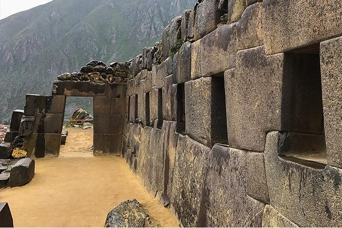Sacred Valley to Machu Picchu Connection (2 Days) - Machu Picchu Morning: Bus Ride, Passport Check, and the 2-Hour Guide