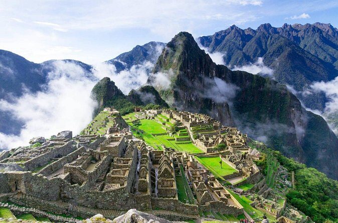 Short Inca Trail Machu Picchu - Day 2: Entering Machu Picchu early, guided essentials, then free time