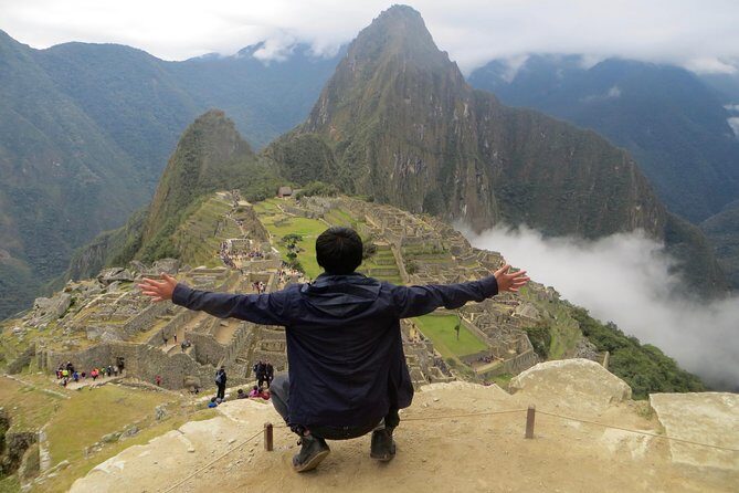 Small-Group Tour: Guide Service in Machu Picchu - Aguas Calientes Pickup and the Bus Beat You Can Count On