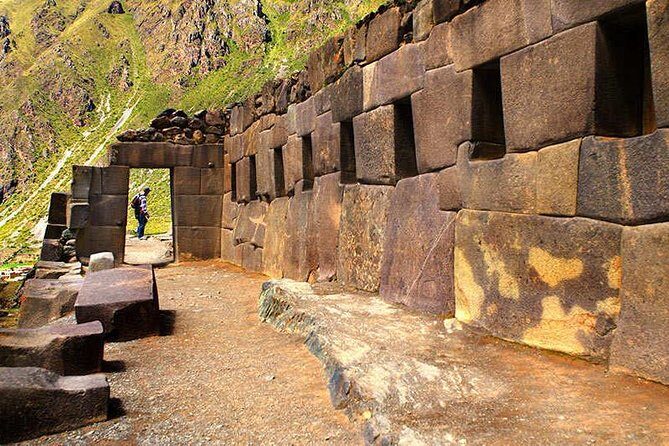 Super Sacred Valley: Chinchero - Salt Mines - Moray & Ollantaytambo - Chinchero weaving village: altitude, dye, and real textile craft