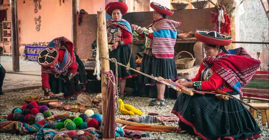 Super Sacred Valley with Transfer to Ollantaytambo - Cusco pickup and the Sacred Valley drive: where the day starts to click